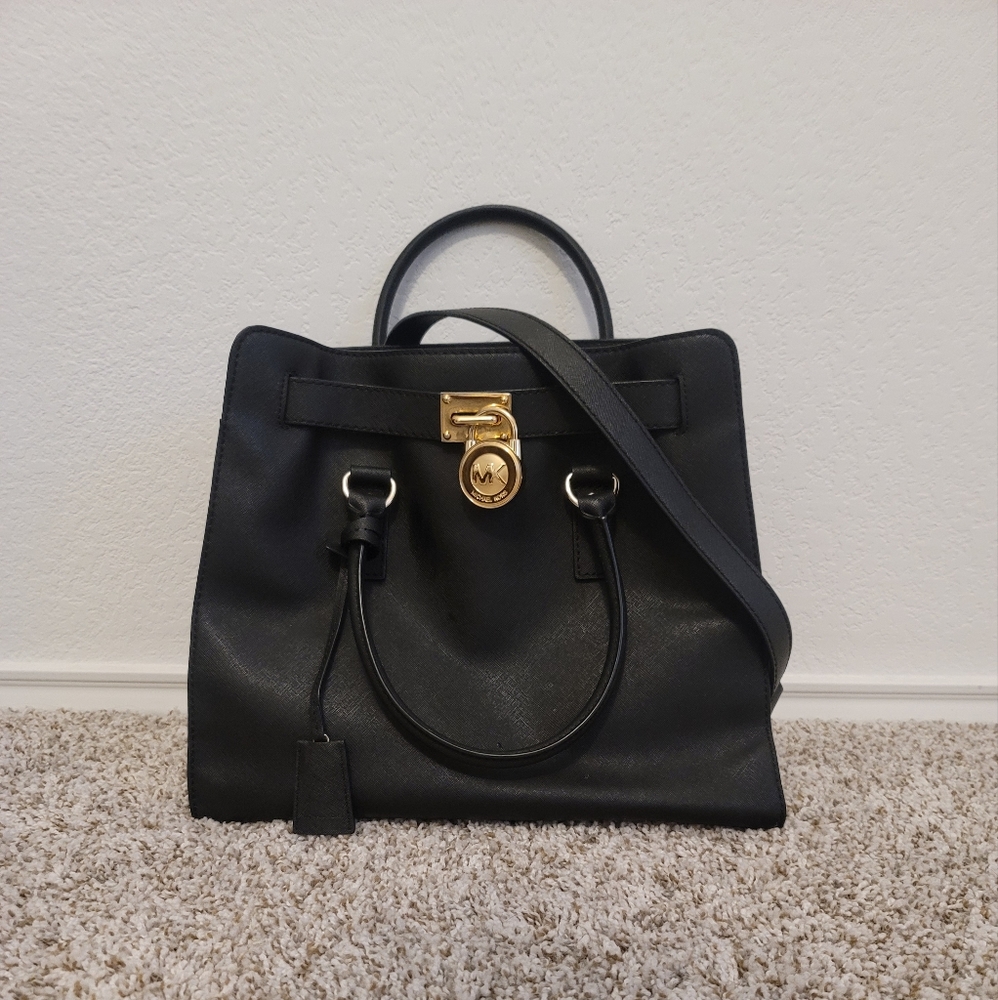 Like new Black Saffiano Michael Kors